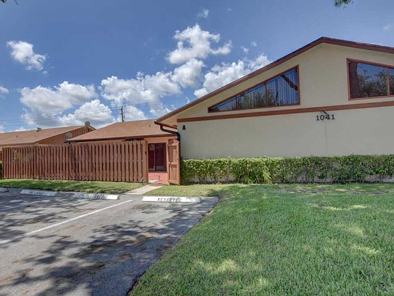 3rd image of 1041 Summit Place Cir APT D