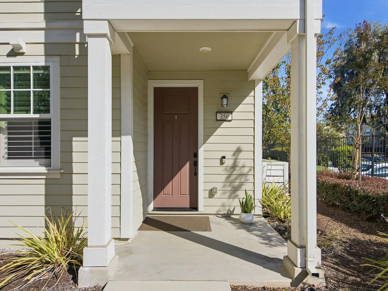 350 Circuit Way — Photo 2