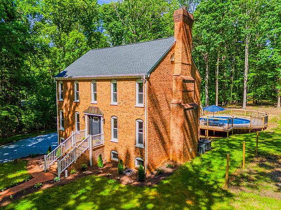 2nd image of 134 Woodmont Ln