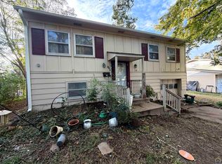 909 SE 35th Ter, Topeka, KS 66605