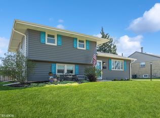 7849 Deerfield Ave, Woodridge, IL 60517