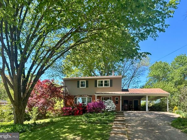 9237 Kristin Ln, Fairfax, VA 22032
