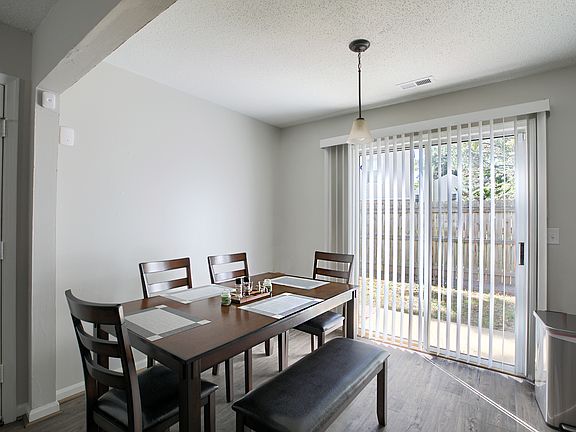 5th image of 242 Gate House Rd