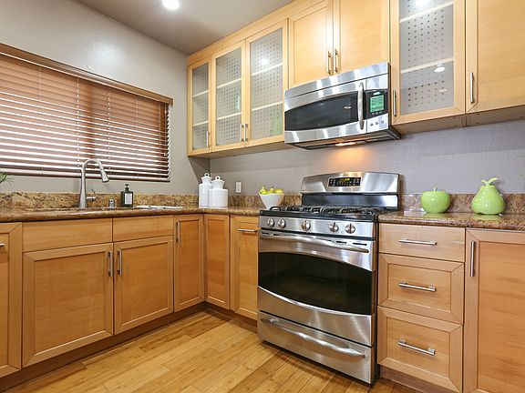 5th image of 11938 Courtleigh Dr APT 1