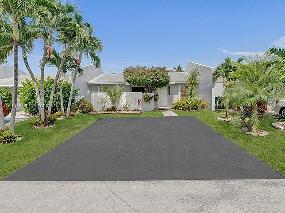 2nd image of 10375 SW 209th Ln