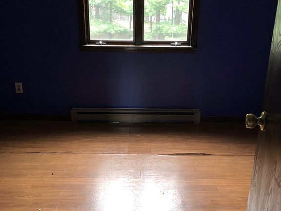 4th image of 21 Heinrick St