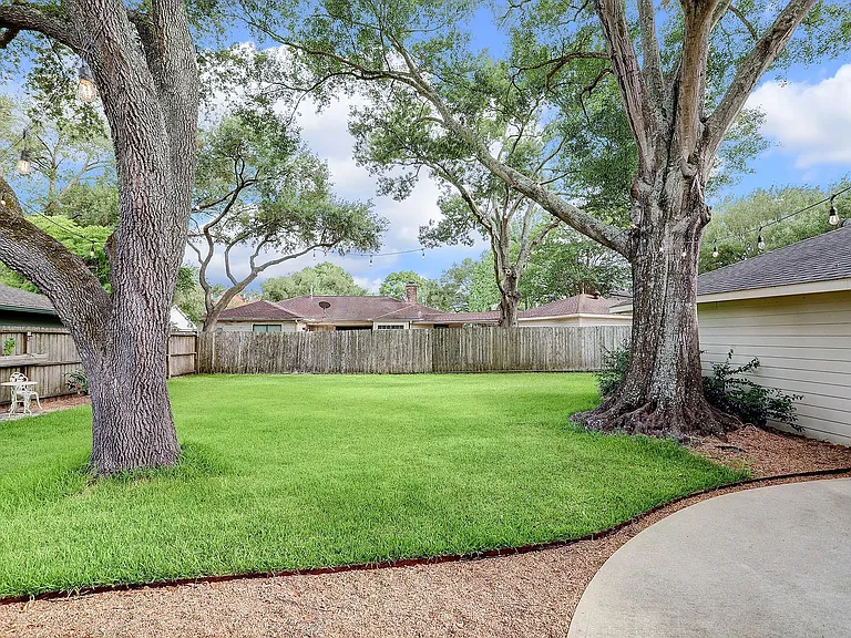 12523 Briar Forest Dr — Photo 38