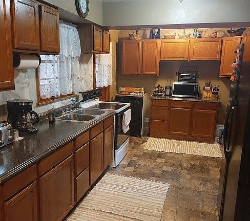 5th image of 703 5th St