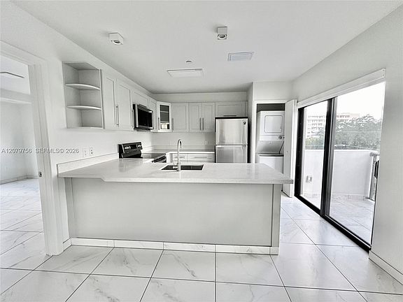 4th image of 836 SW 2nd St #401