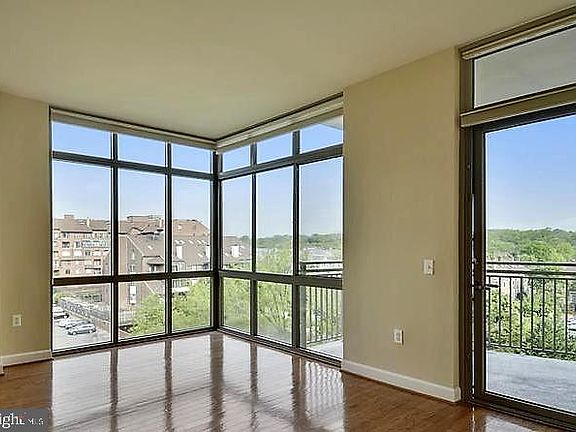 3rd image of 1000 N Randolph St APT 604