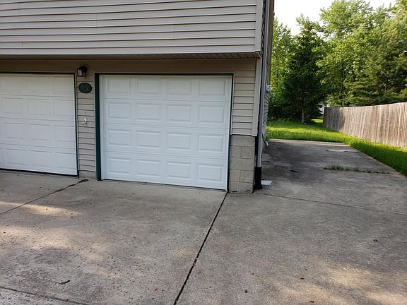 3rd image of 95 Summerberry Ln