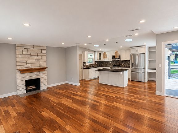 4th image of 1396 Galway Ln #A