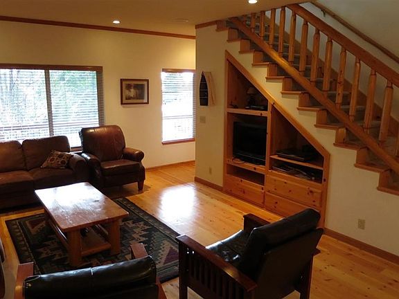 3rd image of 835 Peninsula Dr