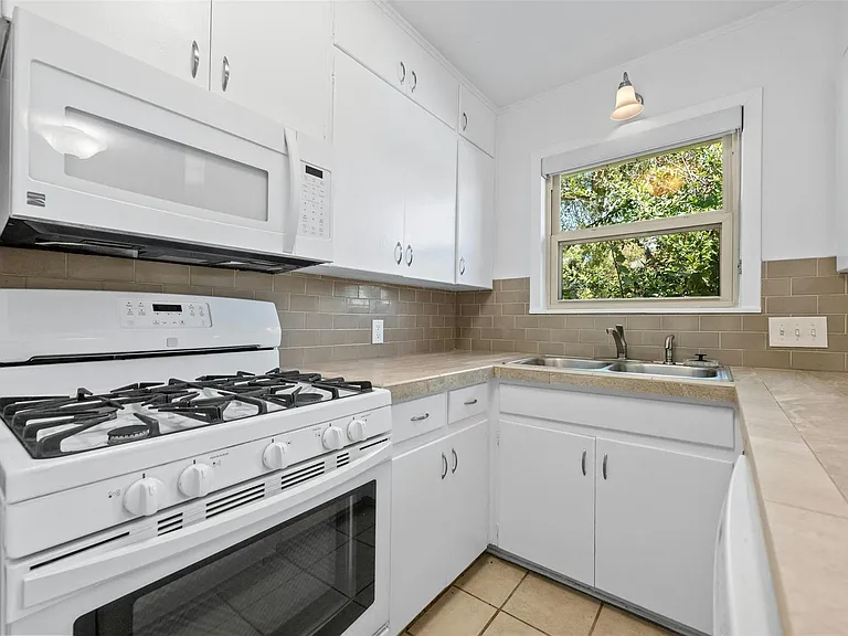 3713 Menchaca Rd #A — Photo 7