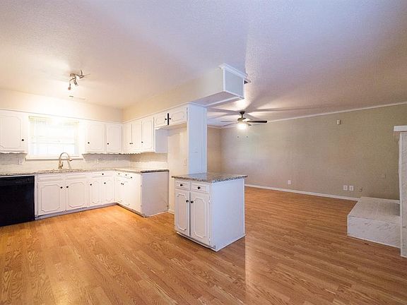 4th image of 3212 Loganwood Dr