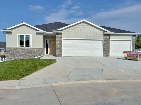 4605 16th Avenue Pl, Kearney, NE 68845