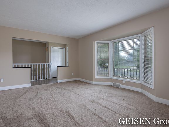 4th image of 1428 Gunnink Dr SE