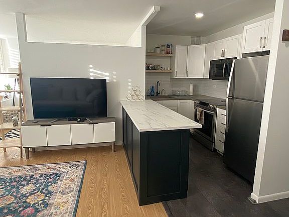 4th image of 2626 N Lakeview Ave APT 406