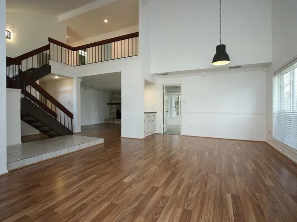 2110 Hickory Lawn Dr, Houston, TX 77077