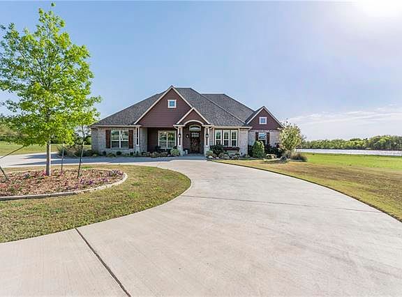 3rd image of 4800 Lake Dr