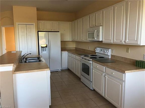 3rd image of 9130 Spanish Moss Way Unit 611