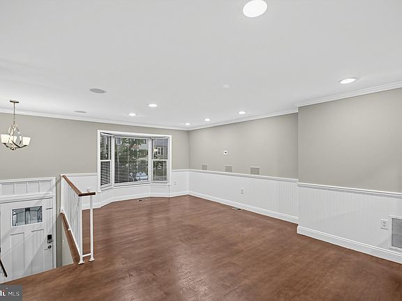 3rd image of 10508 Oronoco Ln