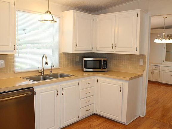 3rd image of 1580 Skyline Dr