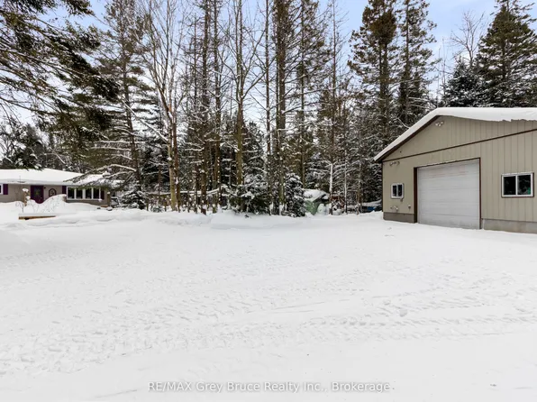 33 Woodstock Ave, Northern Bruce Peninsula, ON N0H 2M0