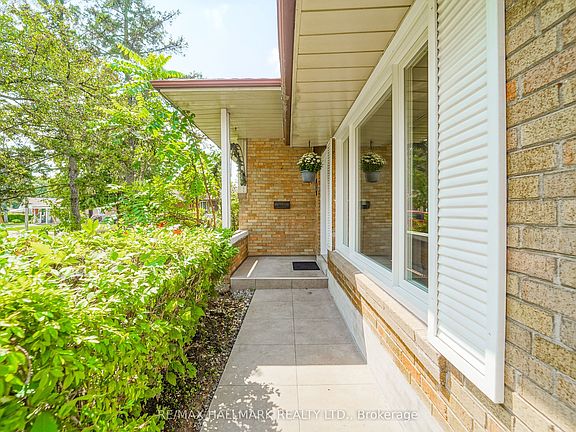 4th image of 54 Charlemont Cres