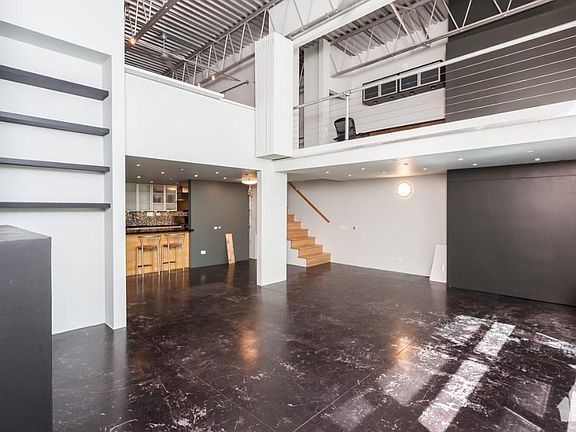 5th image of 4715 N Damen Ave