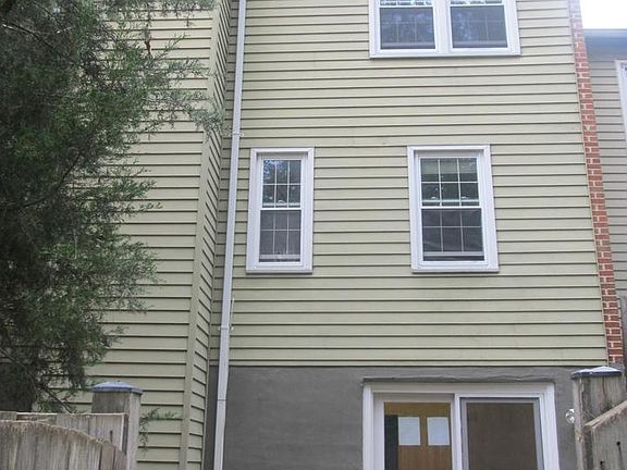 3rd image of 963 Holborn Ct