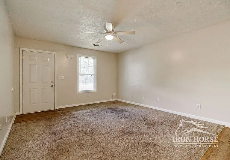605 Baron Dr #B — Photo 3