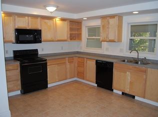 712 Old Dunstable Rd #C, Groton, MA 01450