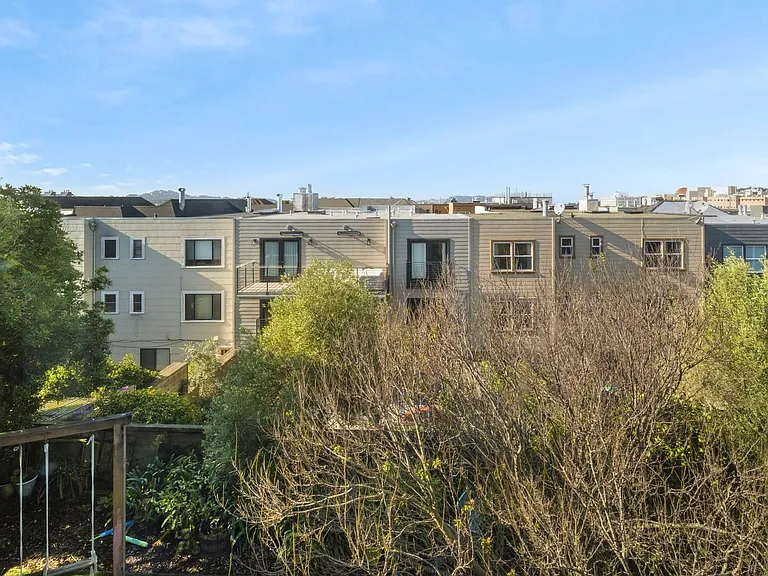71-75 Manzanita Avenue — Photo 21