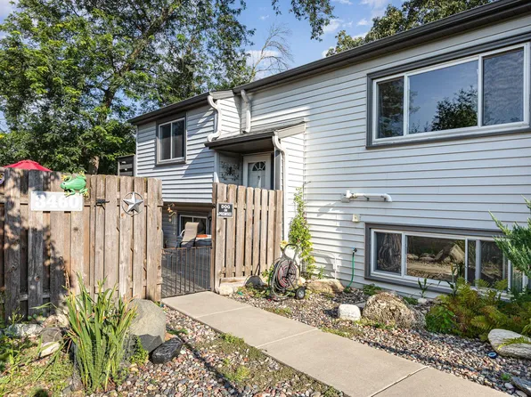 3460 Highlander Dr, Eagan, MN 55122