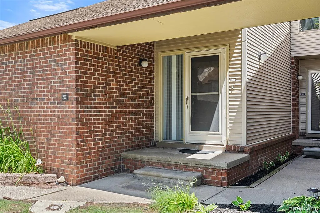 2 bed, 3.0 bath, 1923 sqft, $2,400 — Photo 4
