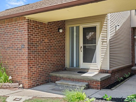 4th image of 6680 Ridgefield Cir