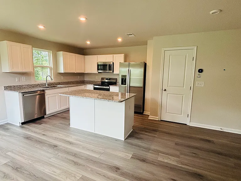 367 Myrtle Meadows Dr — Photo 2