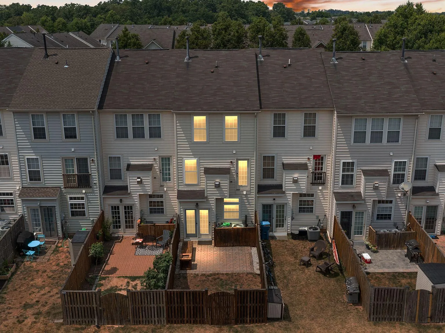 3 bed, 2.5 bath, 1648 sqft, $2,700 — Photo 3