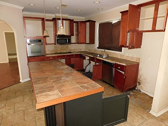 4th image of 1230 Bruno St