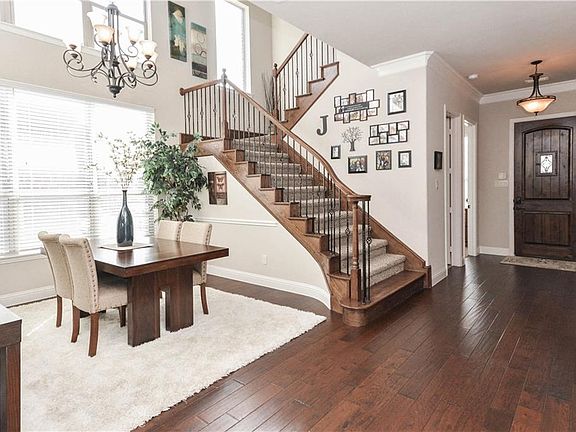 3rd image of 860 Sagebrush Dr