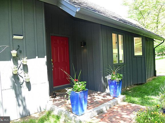 5th image of 33 Southridge Dr