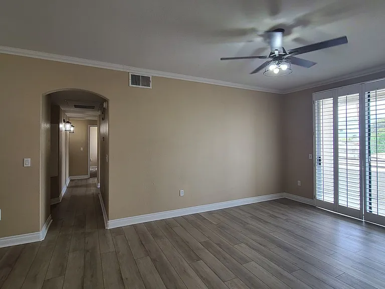 1300 S Arlington St #202 — Photo 4