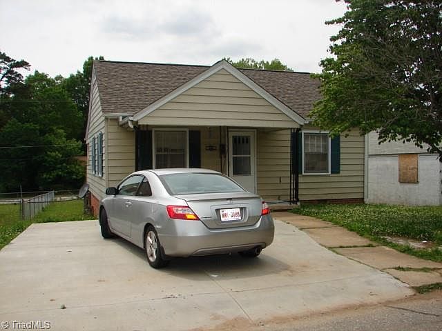 2nd image of 506 Twin Oak Ct