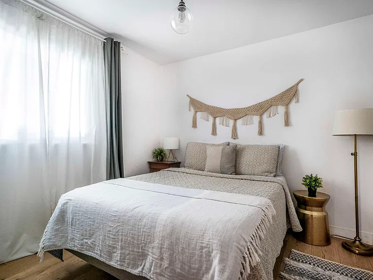queen bedroom 3