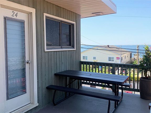 4th image of 78 Bayview Ave #24
