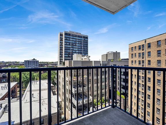 4th image of 2740 N Pine Grove Ave APT 9B