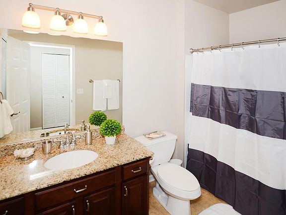 5th image of 2819 Loveland St APT 203