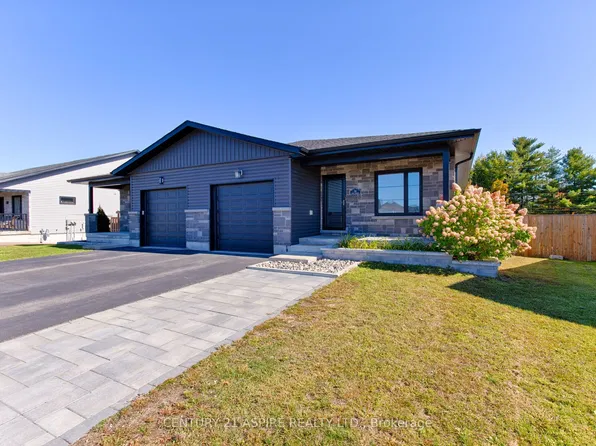59 Noble Cres, Petawawa, ON K8H 0G1