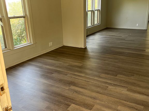 2nd image of 122 Hillside St